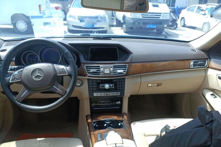 Used Mercedes-Benz E-Class 2015 E 260 L Center Console