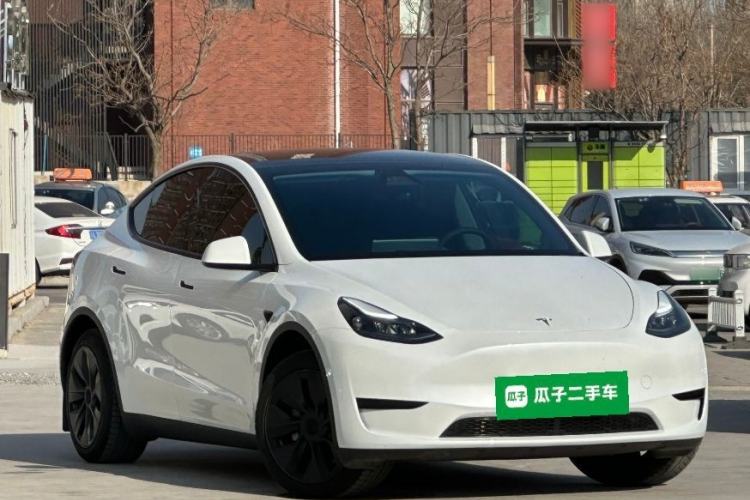 Used Tesla Model Y 2023 Long-Range All-Wheel-Drive Version
