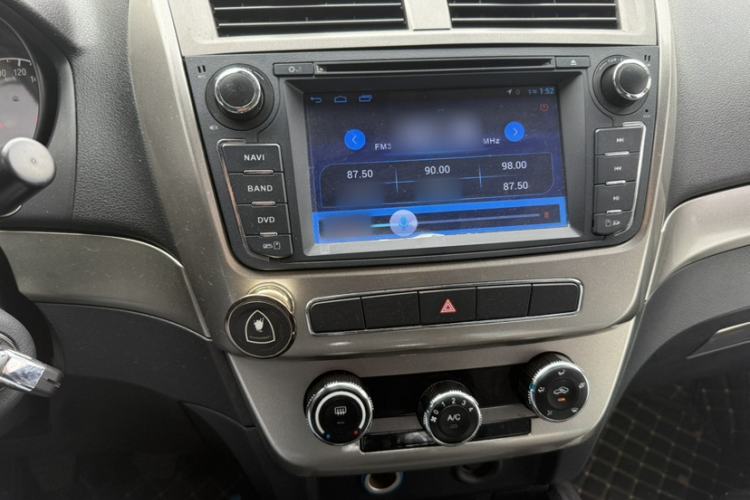 Used Geely Auto GX7 2015 Classic Edition 1.8L Manual Elite Model China V Standard Audio And AC Panel