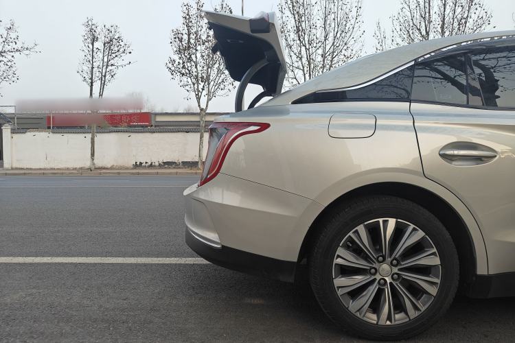 Used Hongqi E-QM5 2022 431 km Charge & Enjoy Edition