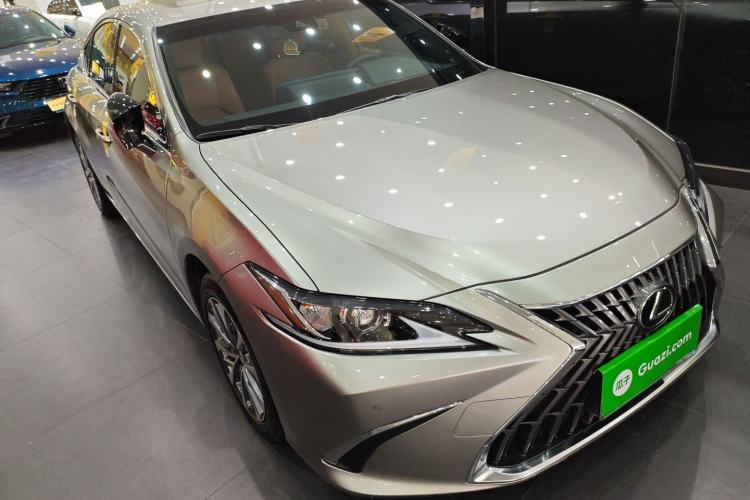 Used Lexus ES 2022 300h Excellence Edition
