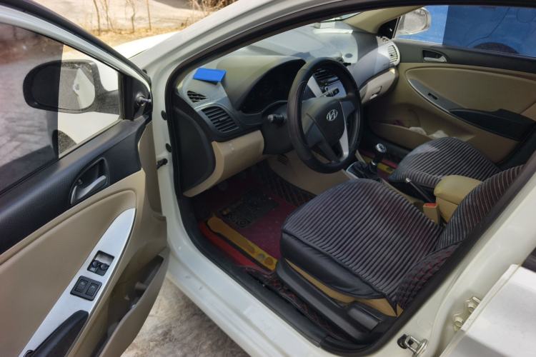 Used Hyundai Verna (older generation) 2014 1.4L Manual Smart GLS Trim Driver Seat