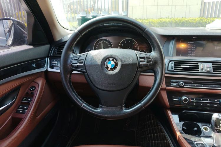 Used BMW 5 Series 2014 520Li Elegant Model
