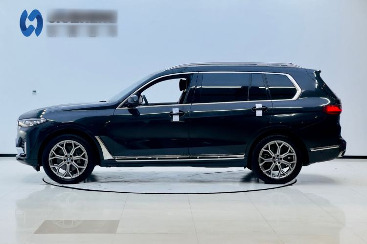 Used BMW X7 2022 xDrive40i Luxury Package with Leading Features
