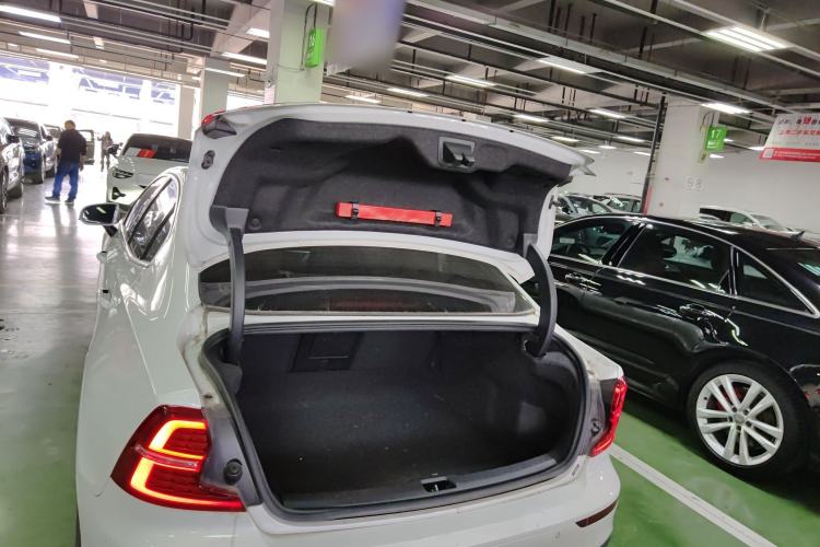 Used Volvo S60 New Energy 2023 T8 All-Wheel Drive Long-Range Zhiyi Luxury Edition Trunk