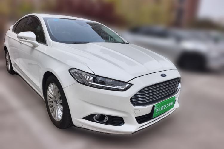 Used Ford Mondeo 2013 2.0L GTDi 200 Luxury Model Front Right 45 Deg