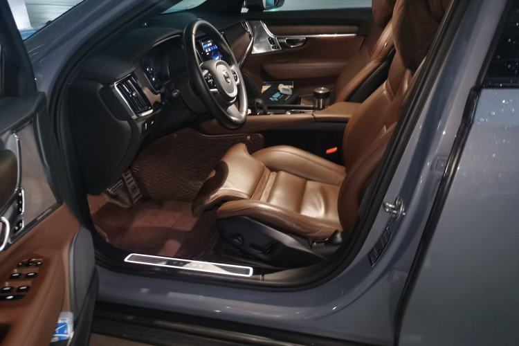 Used Volvo V90 2022 Cross Country B5 AWD Prestige Edition
