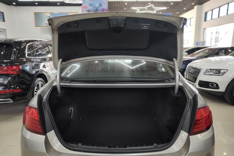 Used BMW 5 Series 2017 525Li Leading Model
