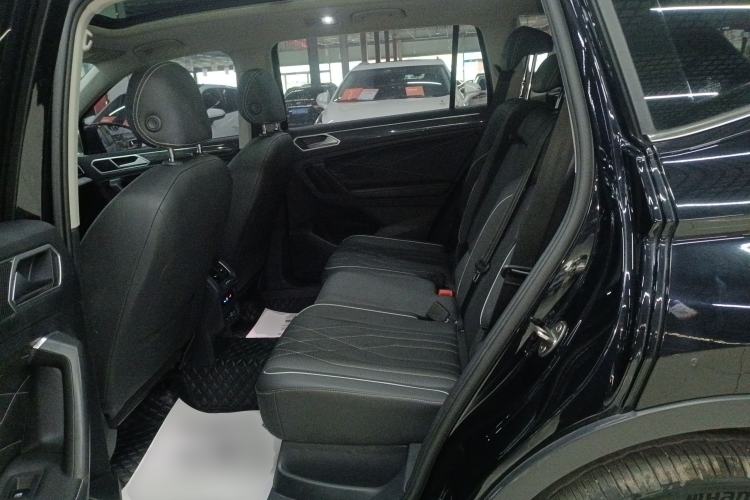 Used Volkswagen Tiguan L 2022 330TSI Automatic Two-Wheel Drive R-Line Enhanced Edition Left Rear Seat