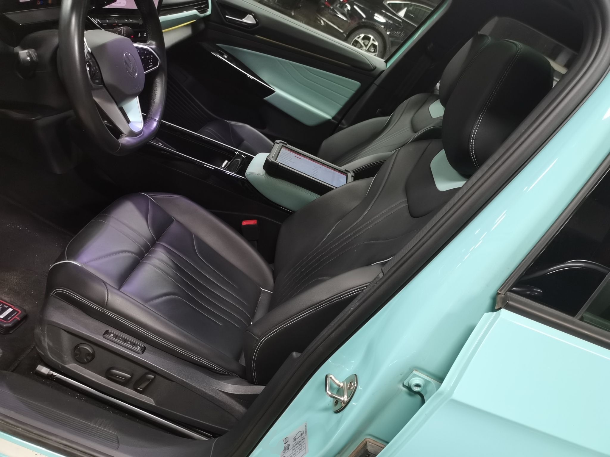 Переднее сиденье в автомобиле