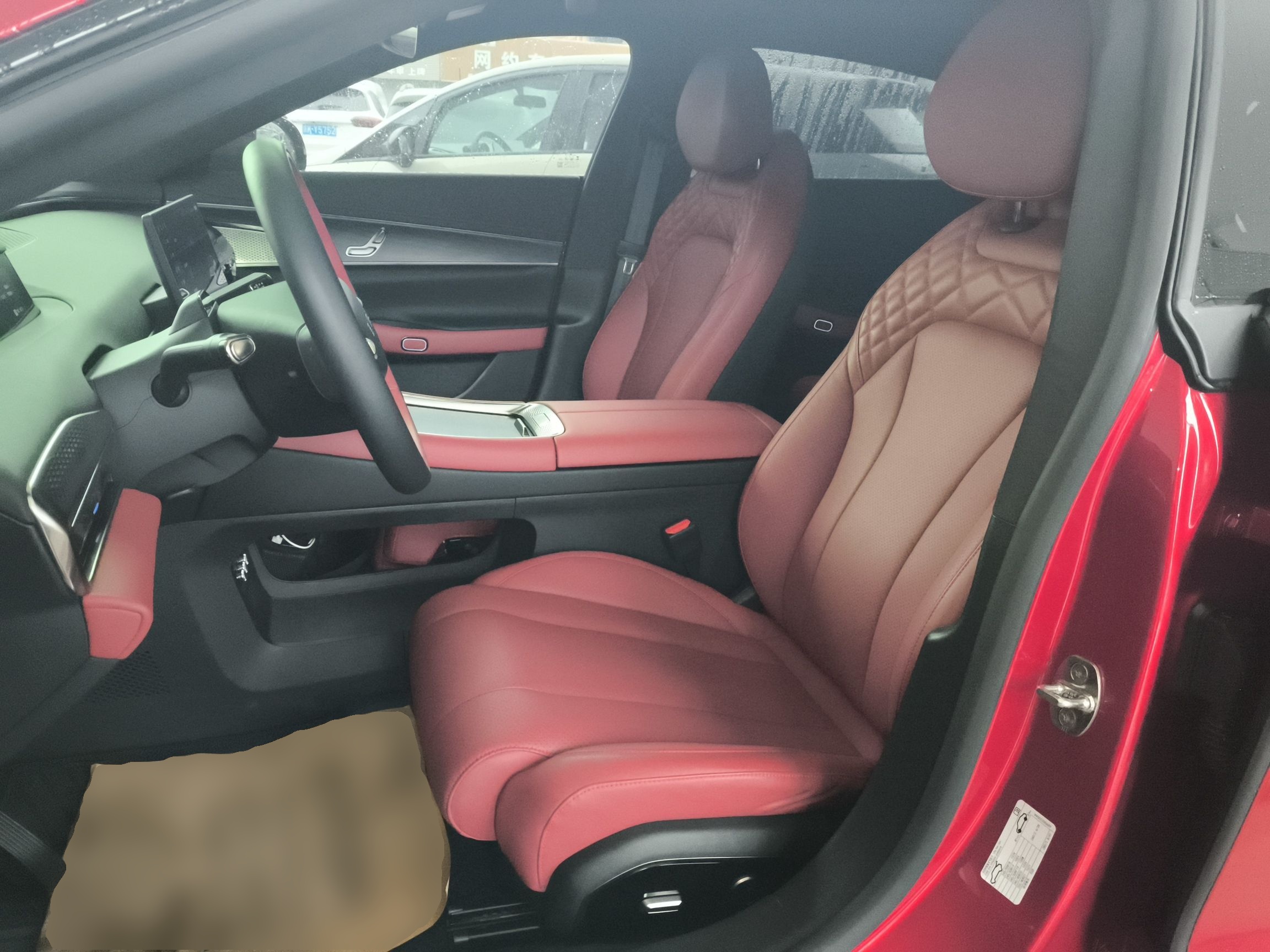 Переднее сиденье в автомобиле