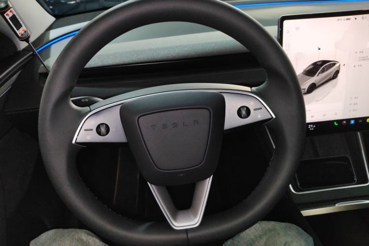 Used Tesla Model Y 2025 Long-Range All-Wheel-Drive Version