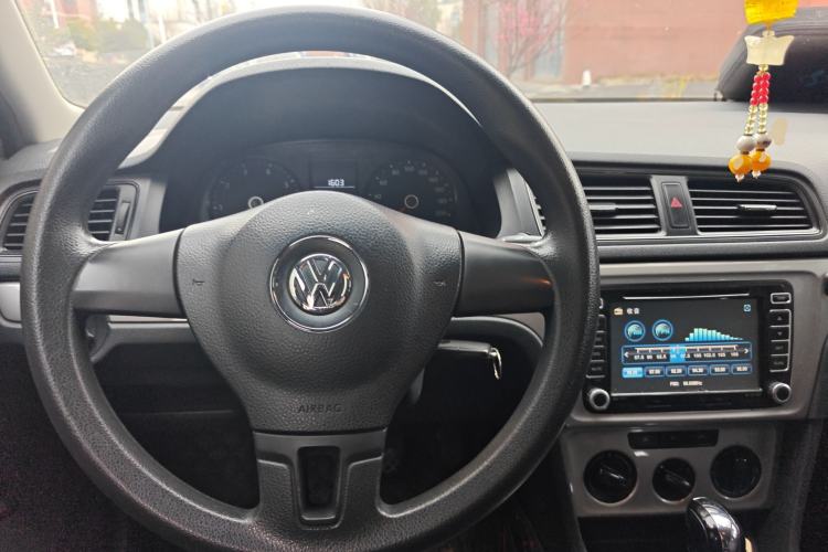 Used Volkswagen Lavida 2013 1.6L Automatic Fashion Edition Steering Wheel