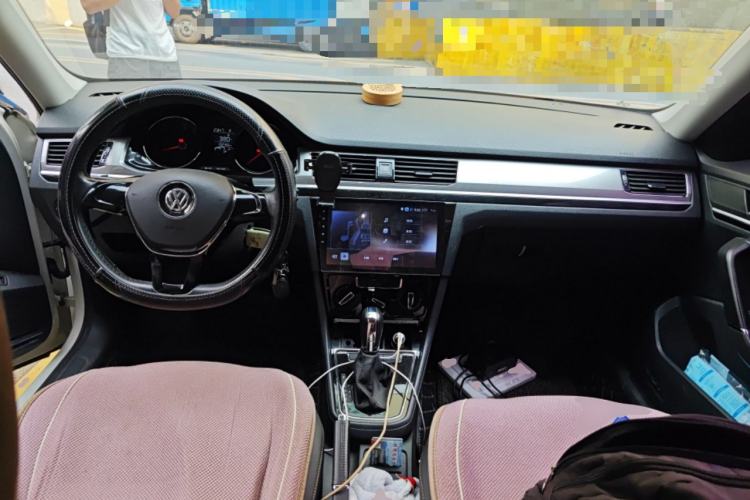 Used Volkswagen Bora 2017 1.6L Automatic Comfort Model Center Console