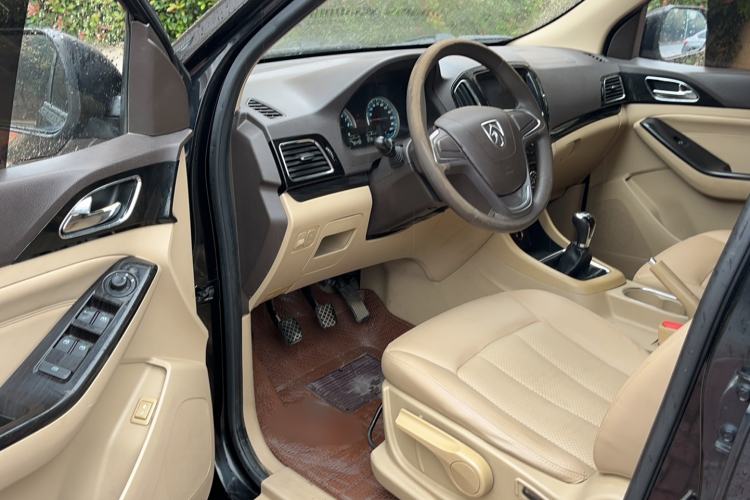 Used Baojun 730 2014 1.5L manual Comfort ESP version 7 seats
