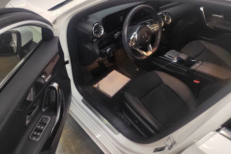 Used Mercedes-Benz A-Class 2022 Revised Version A 200 L Sport Sedan Fashionable Style Driver Seat