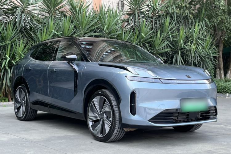 Used Lynk & Co 08 EM-P 2025 220 km All-Wheel-Drive Performance Halo Exterior 8