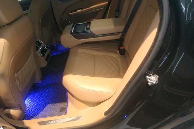 Used Jaguar XFL 2023 XFL 2.0T P250 Two-Wheel-Drive Luxury Deluxe Edition Left Rear Seat