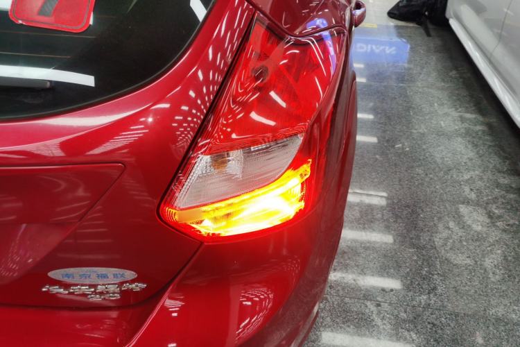 Used Ford Focus 2012 Hatchback 2.0L Automatic Luxury Sport Model Exterior 3