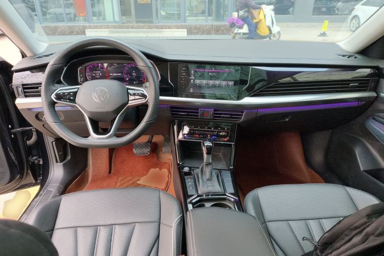 Used Volkswagen Passat 2024 380TSI Dragon Edition Center Console