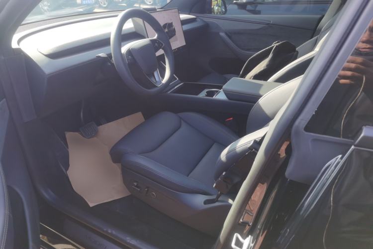 Used Tesla Model Y L 2025 Model Long-Range All-Wheel-Drive Version
