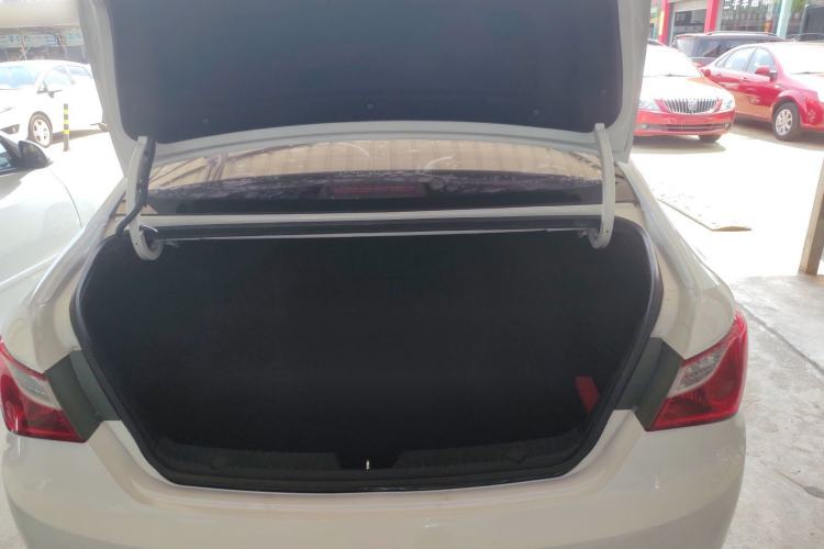 Used Hyundai Sonata 2015 Classic 2.0L Automatic Luxury Edition Trunk