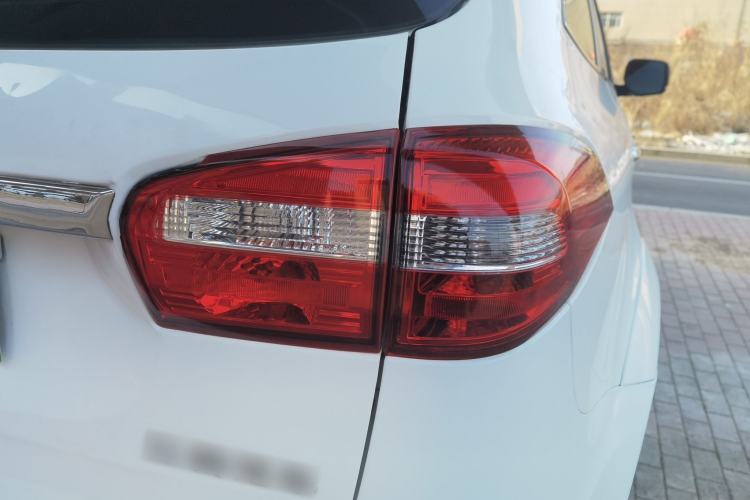 Used JMC Yusheng S350 2013 2.4T Automatic 2WD Diesel Luxury Edition 5 Seats
