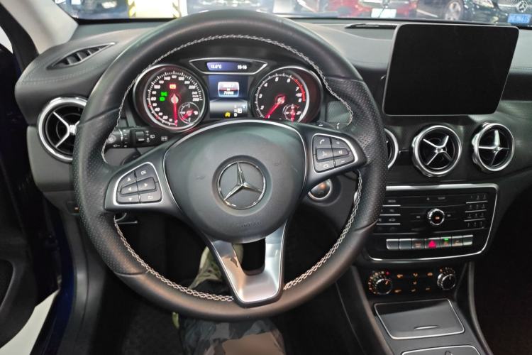 Used Mercedes-Benz GLA 2017 GLA 200 Fashion Model
