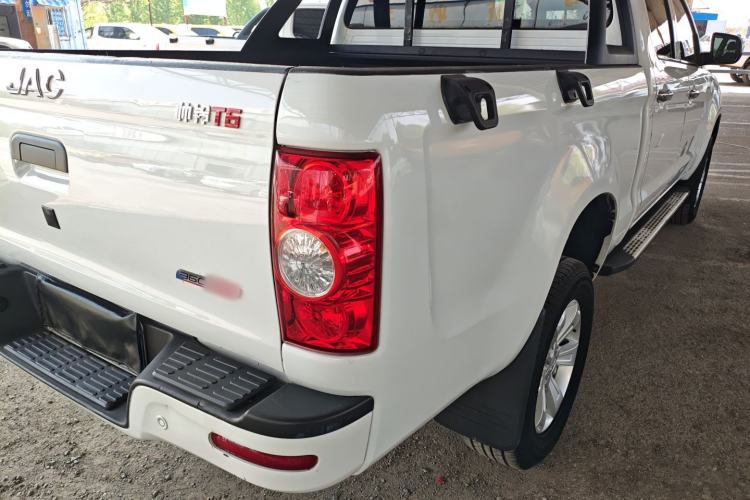 Used JAC Group T6 2020 2.0T Diesel Two-Wheel Drive Elite Version China VI Standard HFC4DB2-2E Exterior 3