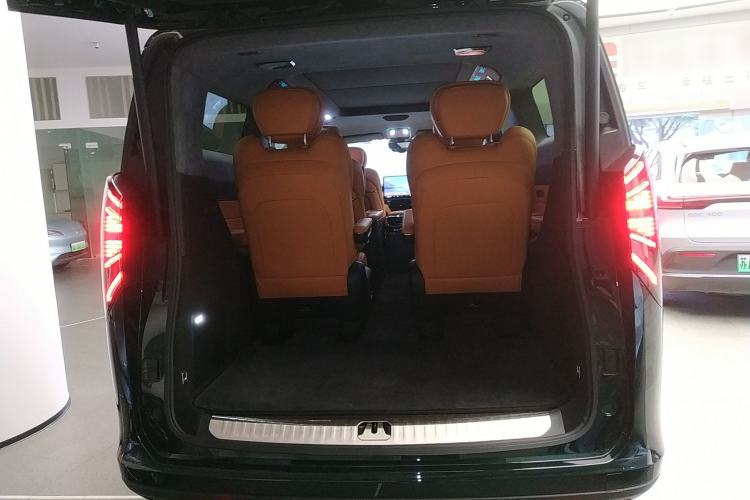 Used Geely Galaxy LEVC L380 2024 140-Degree 6-Seater All-Wheel-Drive Ultra
