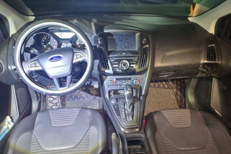 Used Ford Focus 2018 Two-Door Classic EcoBoost 125 Automatic Supercharged Style SmartDrive Edition Center Console