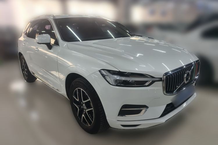 Used Volvo XC60 2020 T5 4x4 Zhiyi Luxury Edition Front Right 45 Deg