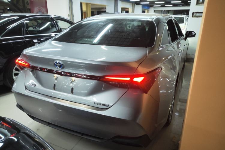 Used Toyota Avalon 2019 Dual-Engine 2.5L Luxury Edition China VI Standard