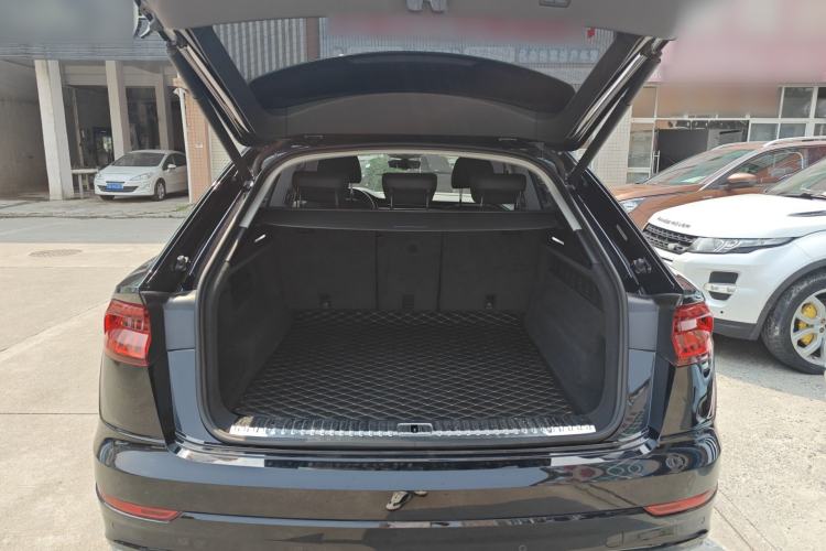 Used Audi Q8 2021 45 TFSI Luxury Prestige Edition Trunk