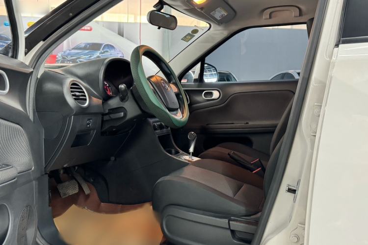 Used MG 3 2014 1.3L AMT Comfort Edition Interior 4