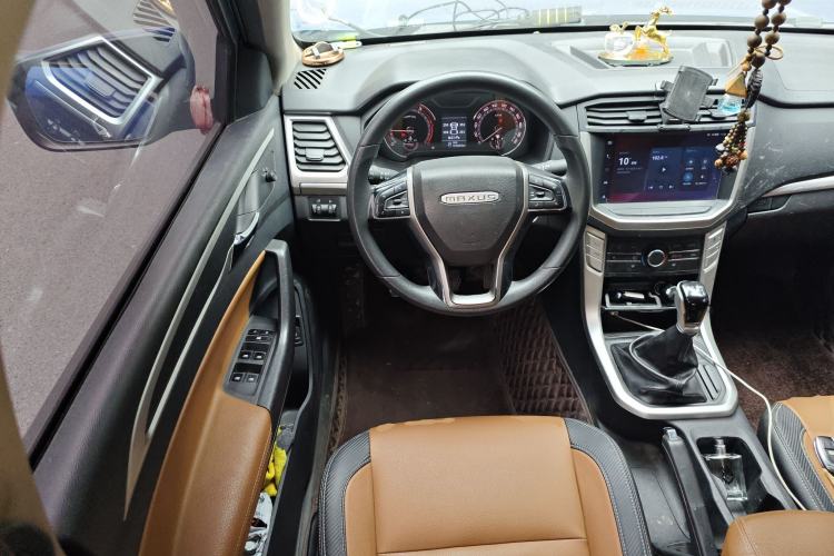 Used SAIC MAXUS T70 2021 2.0T Diesel Manual Two-Wheel Drive Entry-Level Version with Long Bed and High Ground Clearance
