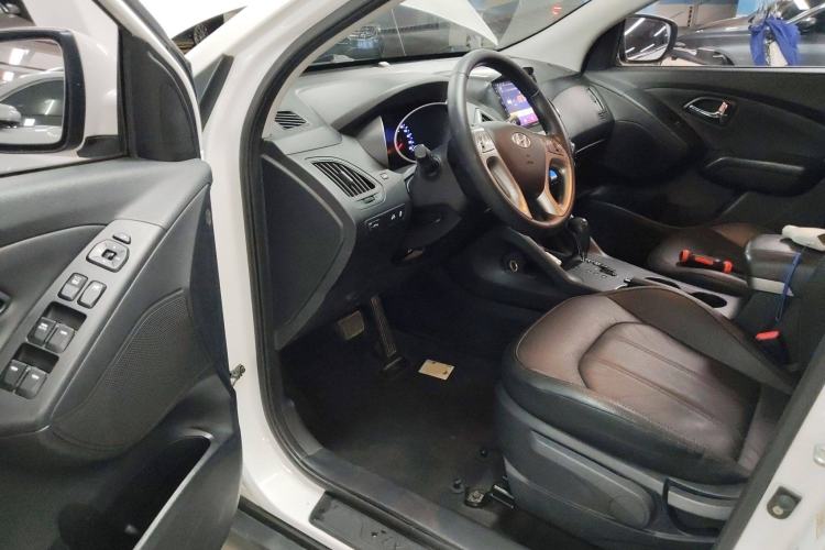 Used Hyundai ix35 2015 2.0L Automatic 2WD Smart Type China IV