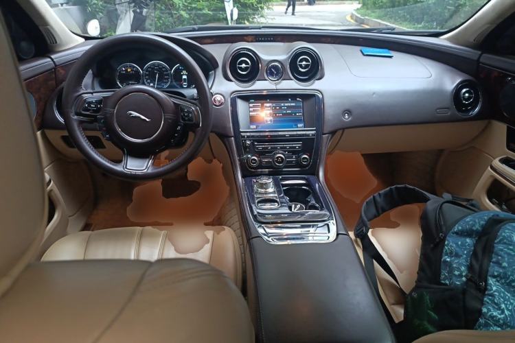 Ojetý Jaguar XJ 2011 XJL 3.0 Panoramic Business Edition