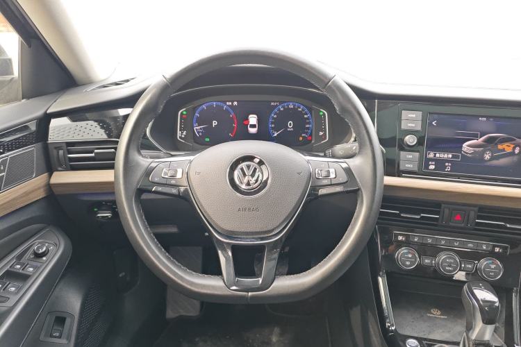 Used Volkswagen Passat 2019 330TSI Luxury Edition China VI Standard Steering Wheel