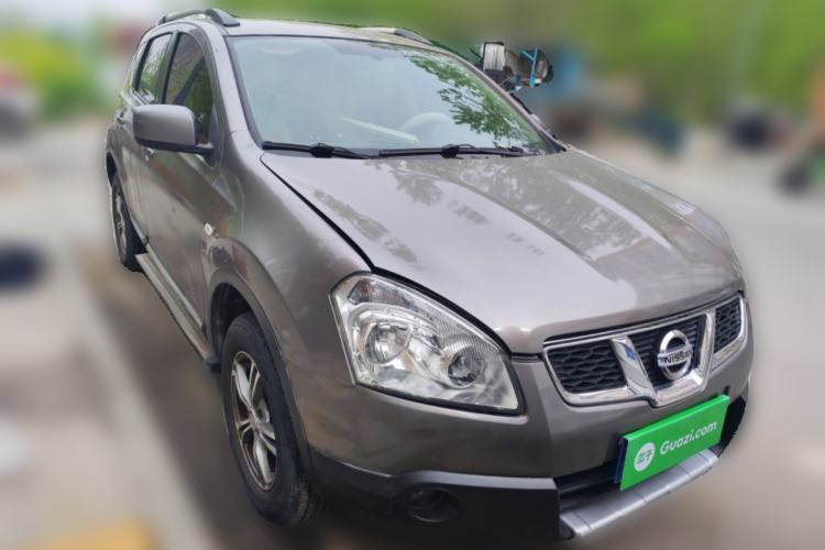 Used Nissan Qashqai 2011 1.6XE Wind 5MT 2WD Front Right 45 Deg