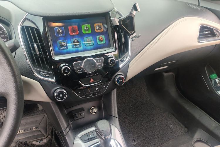 Used Chevrolet Cruze 2015 1.5L Automatic Luxury Edition Audio And AC Panel