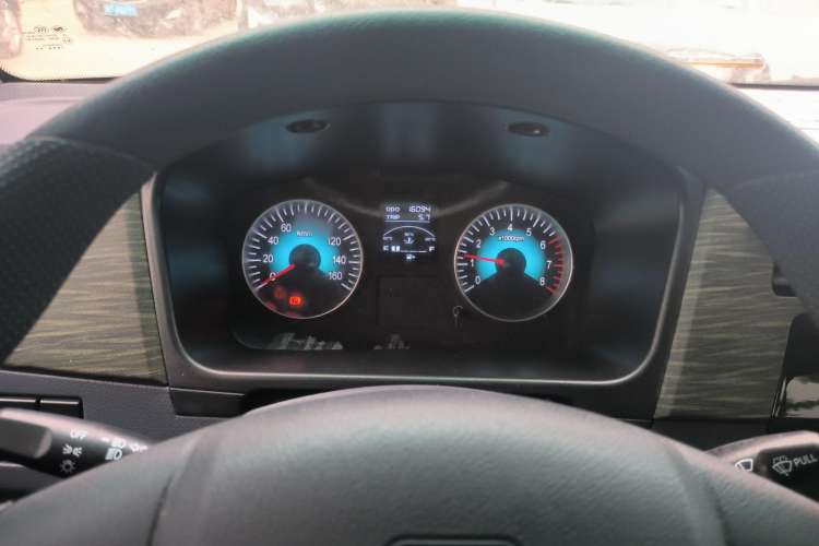 Used Jinbei Hiace X30 2023 1.5L Super-Comfortable Passenger Van 5/6/7-Seater Non-Air-Conditioned Version Model SWC15M