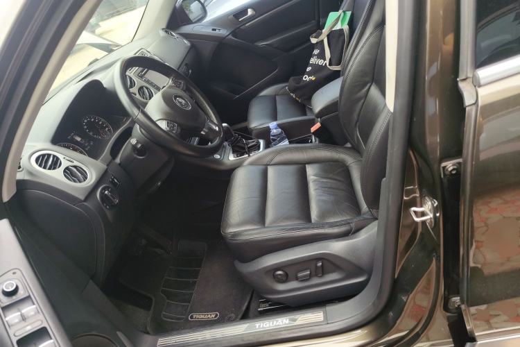 Used Volkswagen Tiguan 2015 1.8TSI Automatic All-Wheel-Drive Luxury Model Left Front Seat