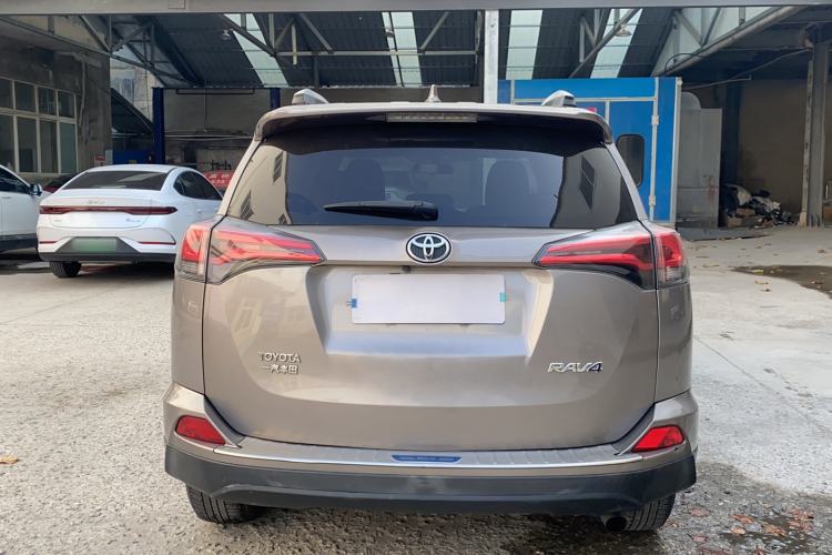 Used Toyota RAV4 2019 2.0L CVT Two-Wheel Drive Comfort Edition China VI Standard

