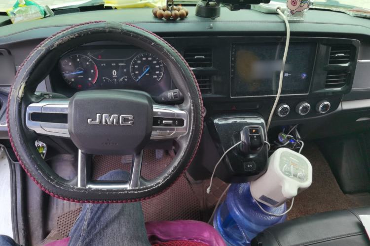 Used JMC Fushun 2023 2.0T Automatic Long-Wheelbase High-Roof Commercial Van—2/3 Seats Center Console