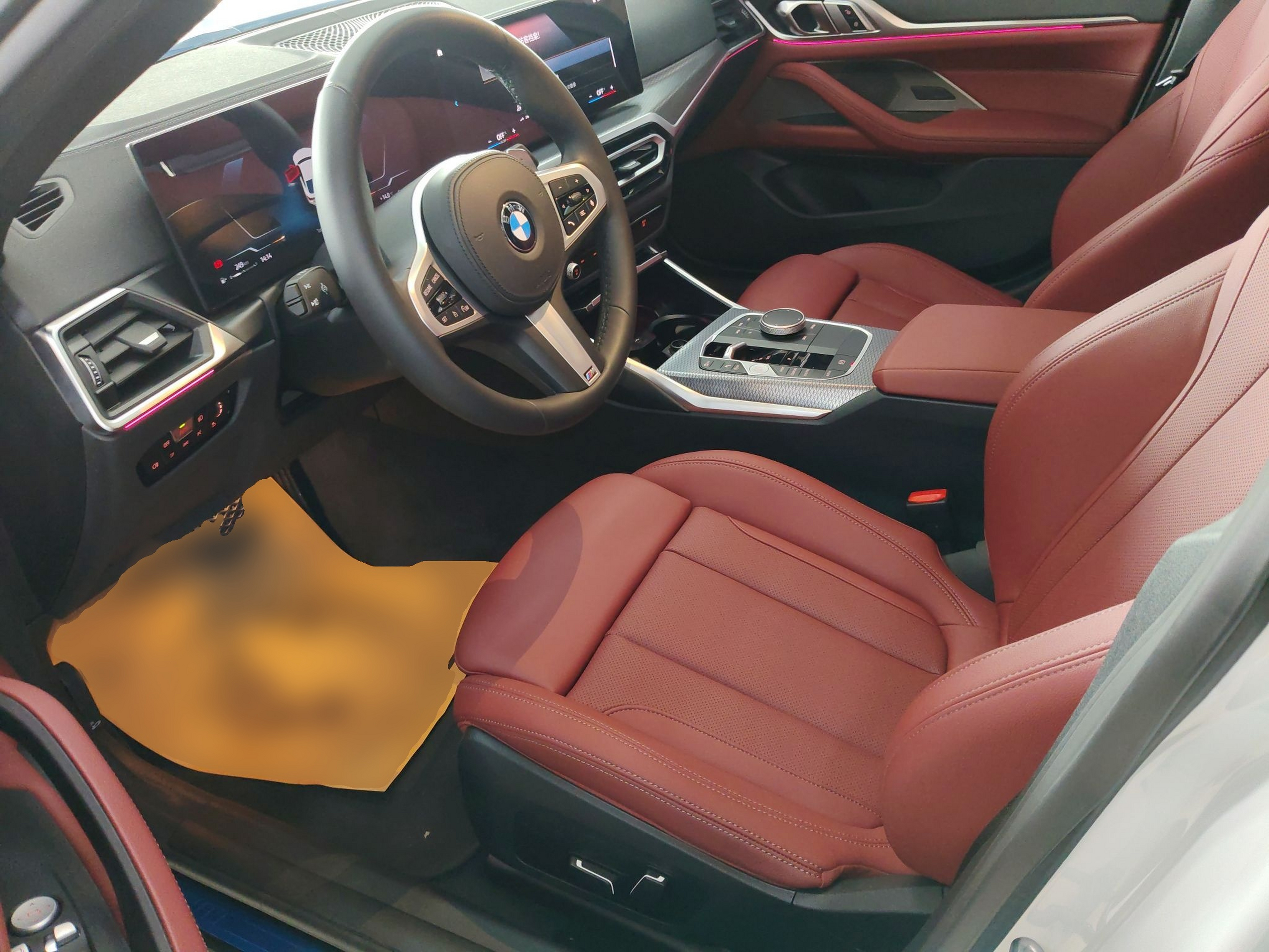 المقاعد الأمامية داخل السيارة