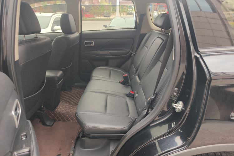 Used Mitsubishi Outlander 2018 2.0L Two-Wheel Drive Glory Edition 5 Seats Left Rear Seat