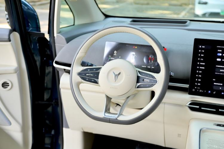 Used VOYAH Dream 2025 PHEV Four-Wheel Drive Prestige Kunpeng Edition