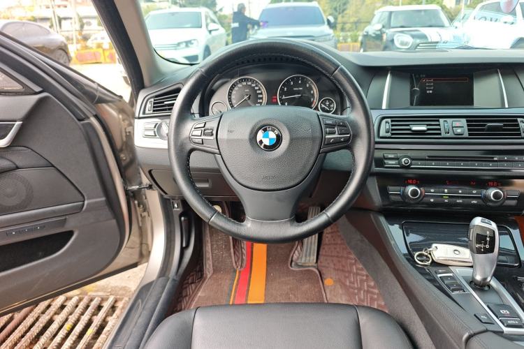 Used BMW 5 Series 2014 520Li Elegant Model
