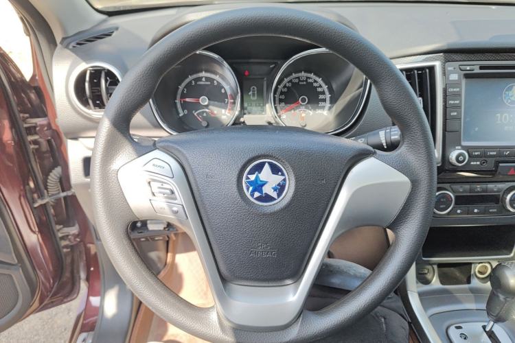 Used Venucia T70 2015 2.0L CVT Smart Edition
